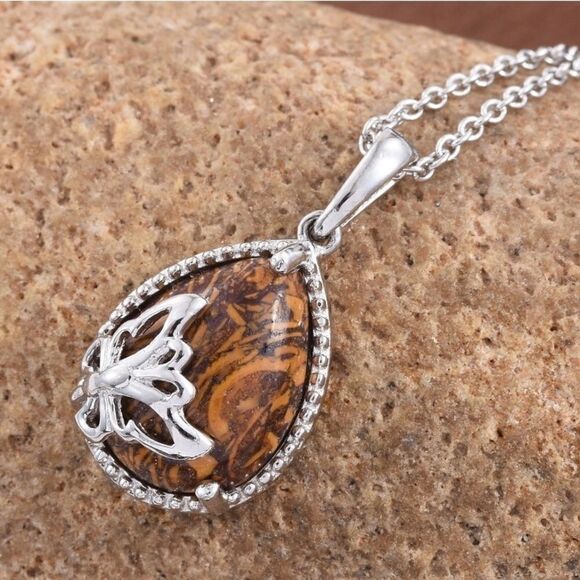 Karis Jewelry - Butterfly Pendant Necklace 